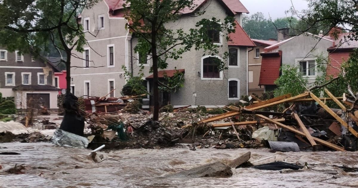 Zrzutka dla poszkodowanych w powodzi. Jak pomóc powodzianom?